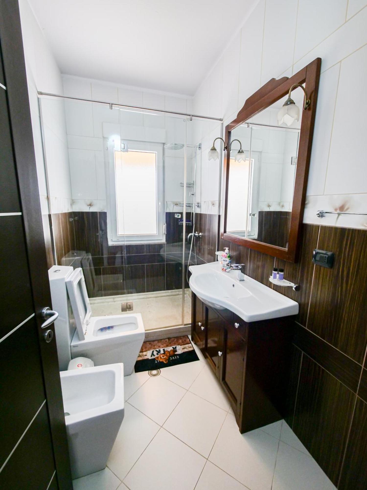 Lux Apartment Vlore Exterior photo